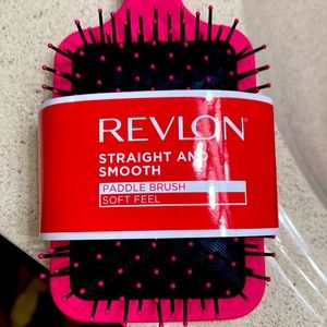 NWT Revlon straight and smooth paddle brush soft feel
